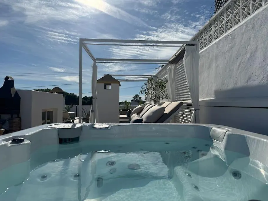 Rooftop Oasis At Ocean Point Calahonda - Just Few Steps Away From The Beach, Restaurants & Shops Apartment Sitio de Calahonda 0*,  Spain